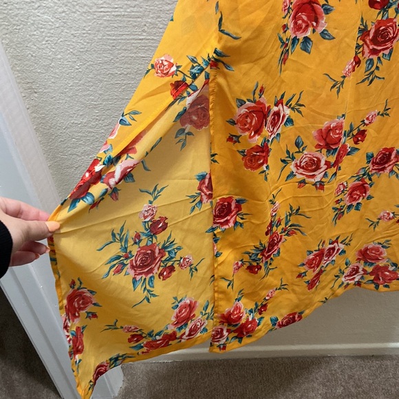 Yellow & red Rose maxi with slits - Picture 2 of 2